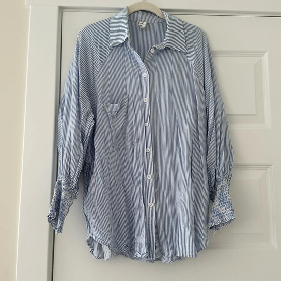 Striped button up w/scrunched wrist detail - Picture 1 of 3